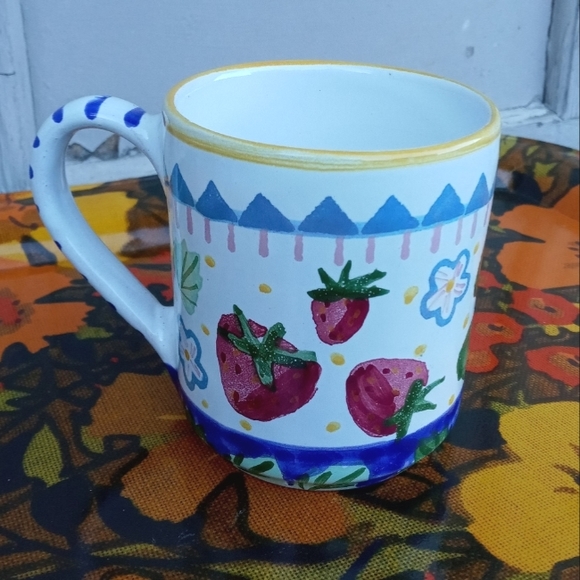 VINTAGE STRAWBERRY MUG MESA